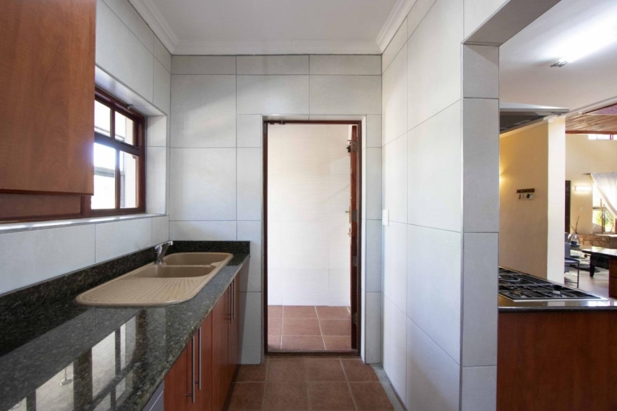 To Let 5 Bedroom Property for Rent in Parklands Western Cape